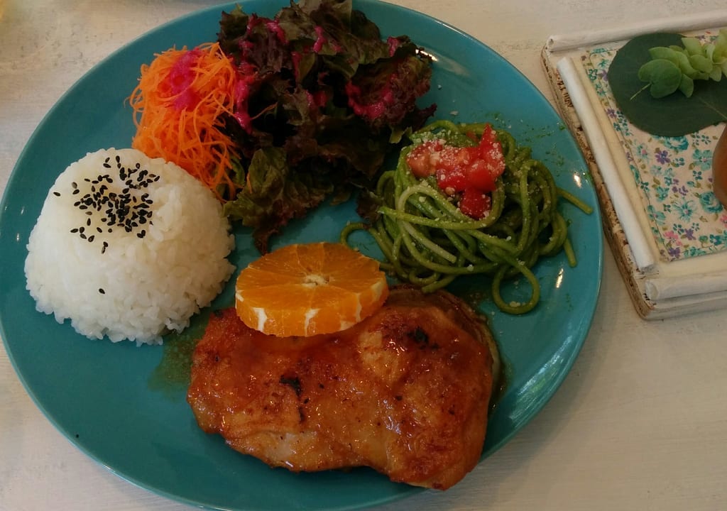 カフェINOUTの大人様ランチ