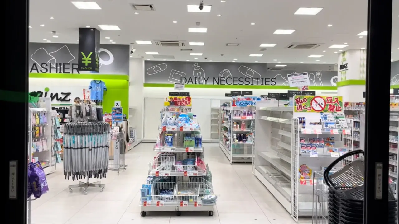 所沢駅の「所沢アインズ グランエミオ所沢店」店内の様子