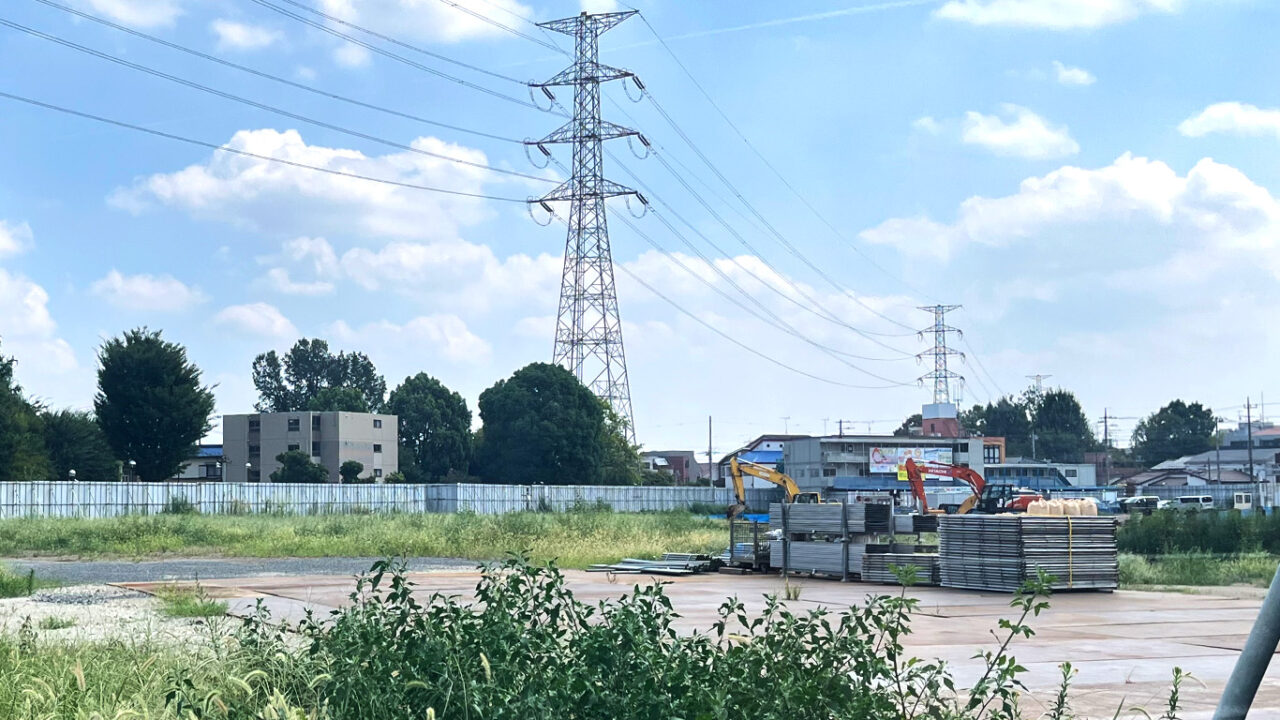 一旦更地になった「西友」跡地は同時に「新西友」の建設現場