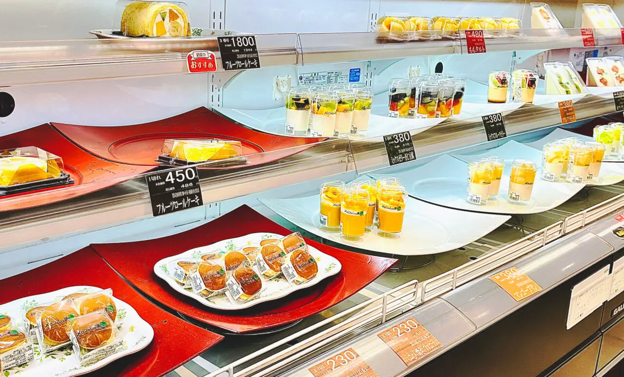 「メロンのしっぽ」所沢店のショーケース