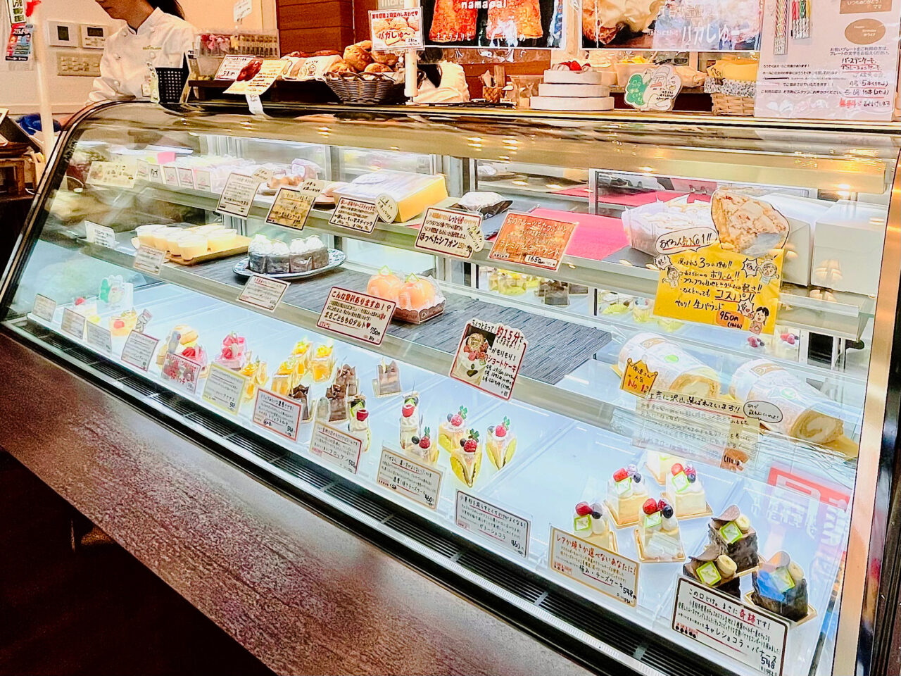 所沢市牛沼の「パティスリーモアオシィ」の店内
