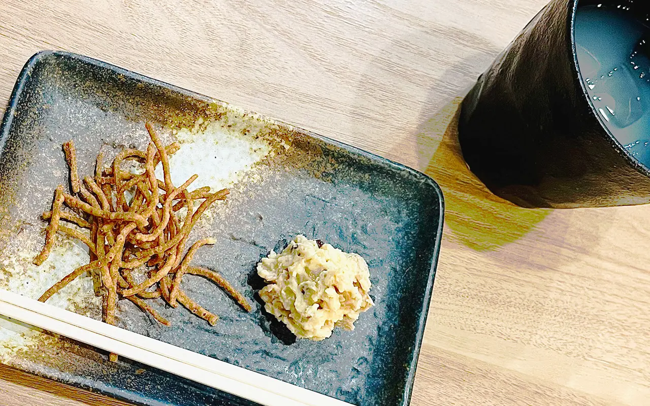 石臼自家製粉の手打ち所沢のそば専門店「手打ちそばYAHEI」の「そば前」2点