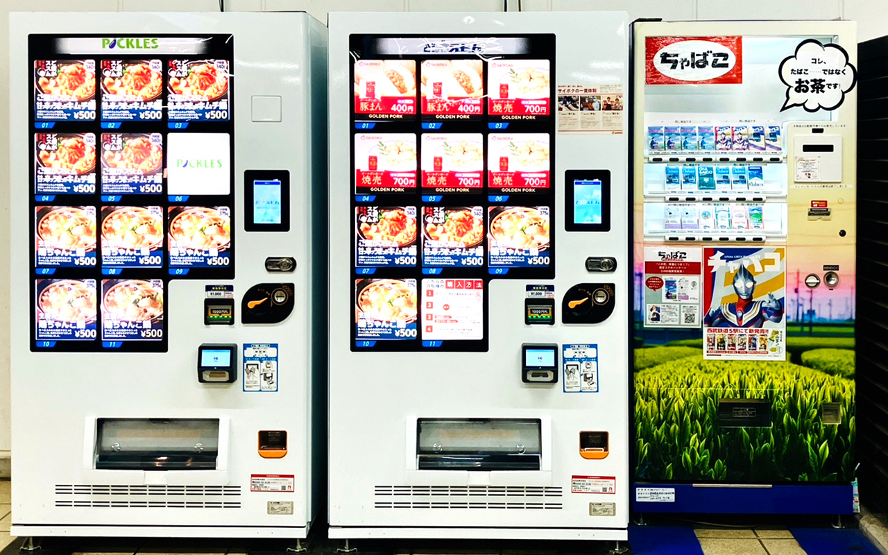 所沢駅の１番ホームのおみやげ自販機コーナー