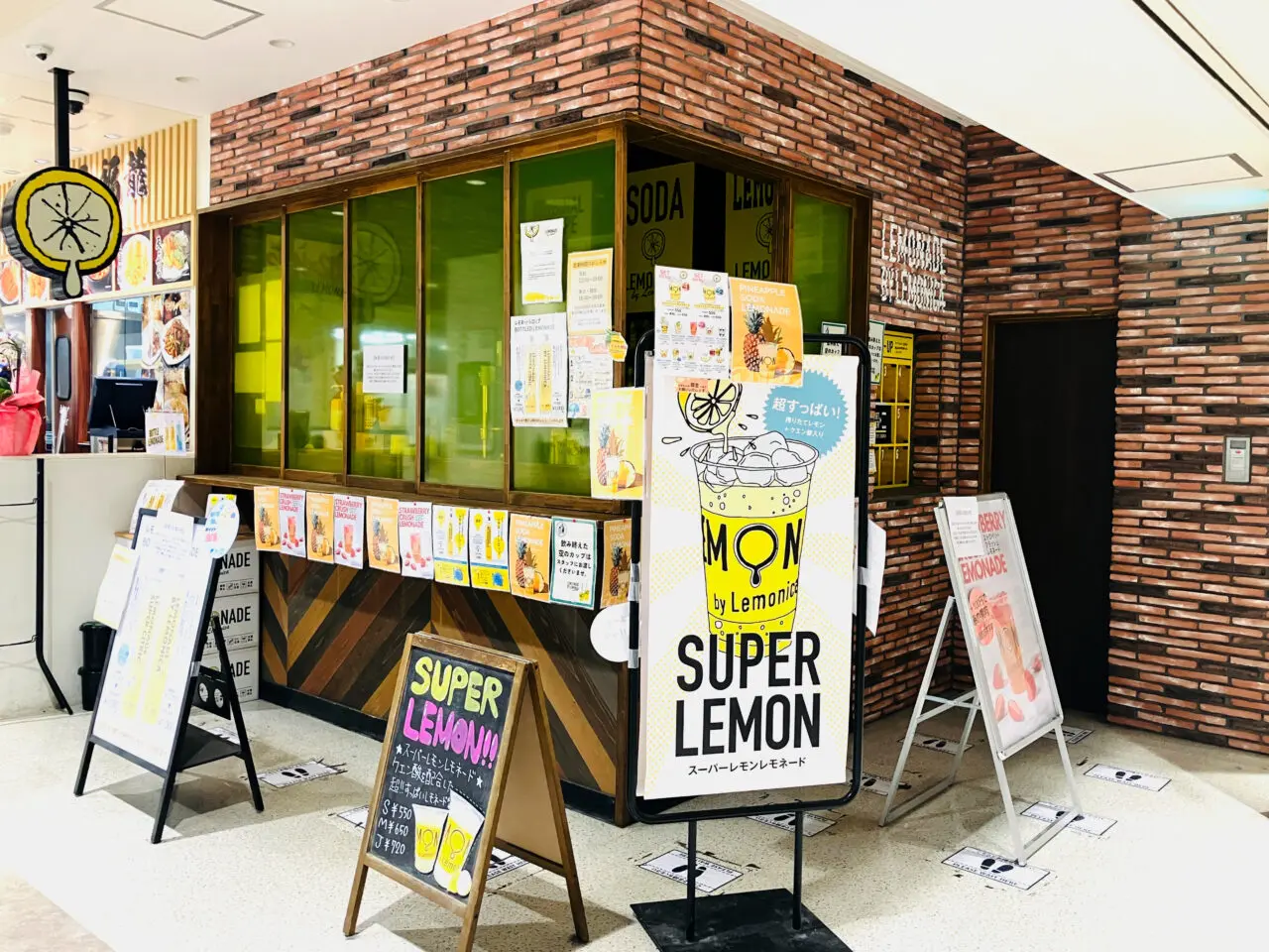 トコトコスクエア地下1Fの手作りレモネードのチェーン店[「レモネード by レモニカ」