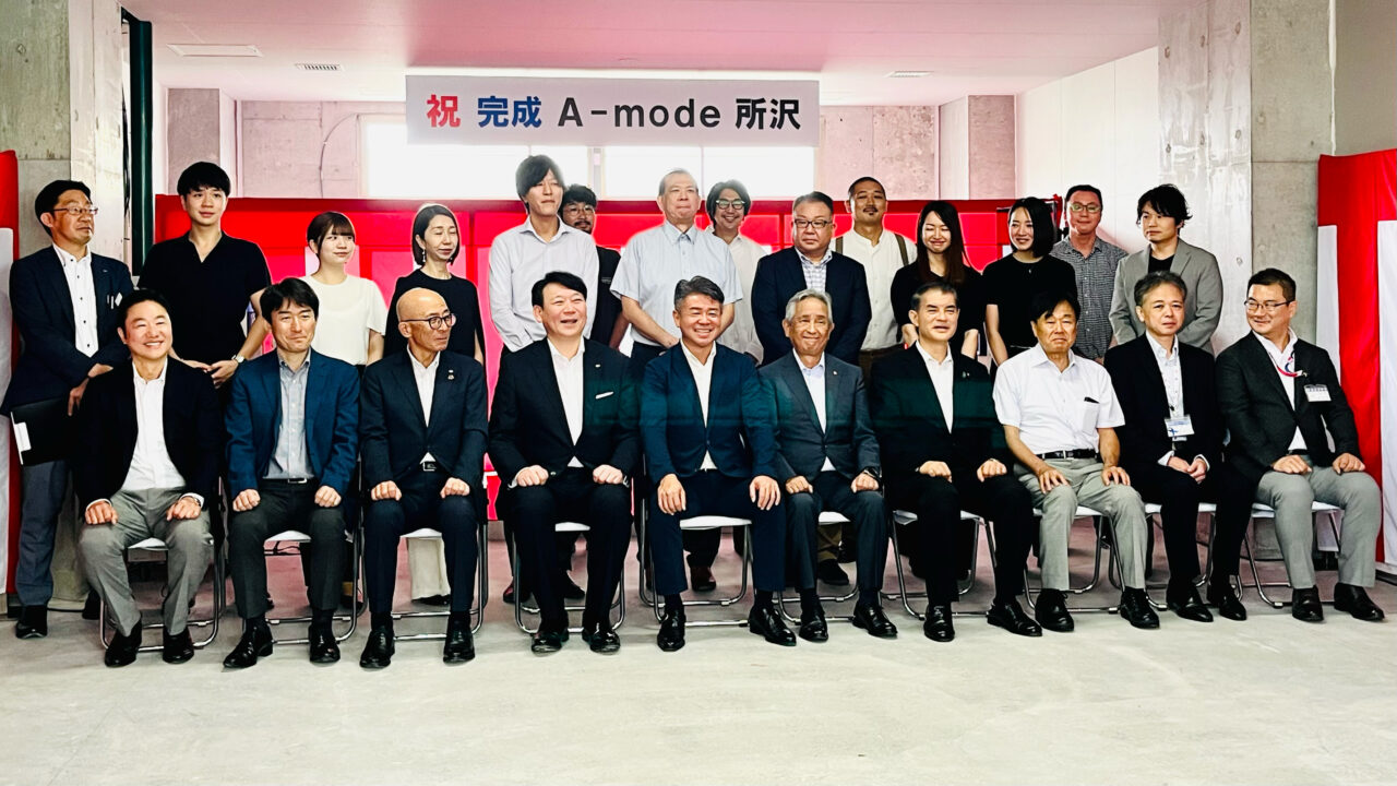 東住吉の「A-mode所沢」の完成内覧会集合写真