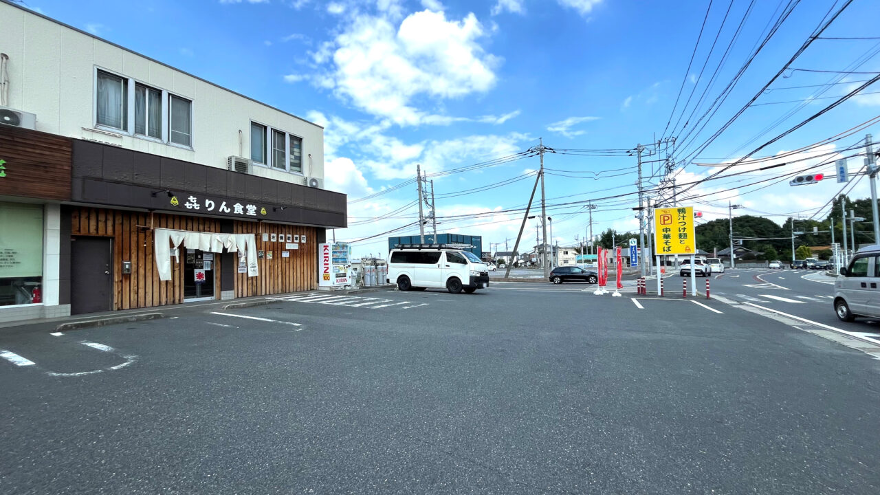 三ヶ島の「㐂りん食堂」の駐車場