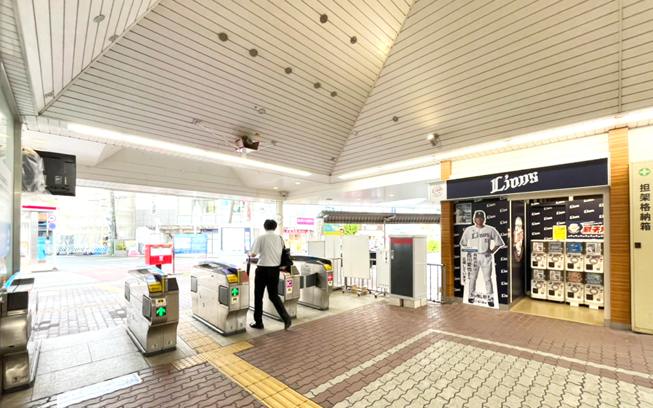「西所沢駅」の「推し獅子」コーナー（西川愛也選手と推しガチャ）