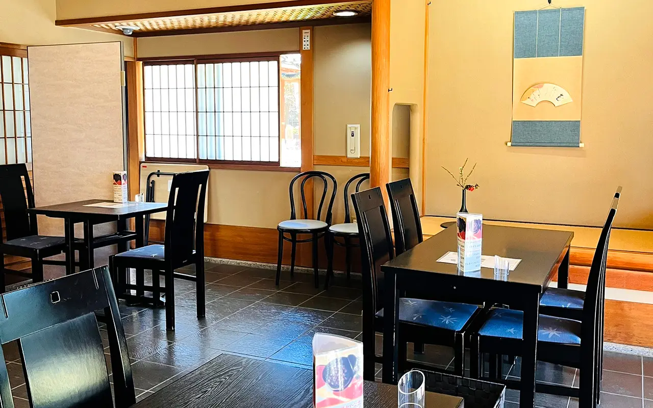 航空記念公園の「彩翔亭」店内