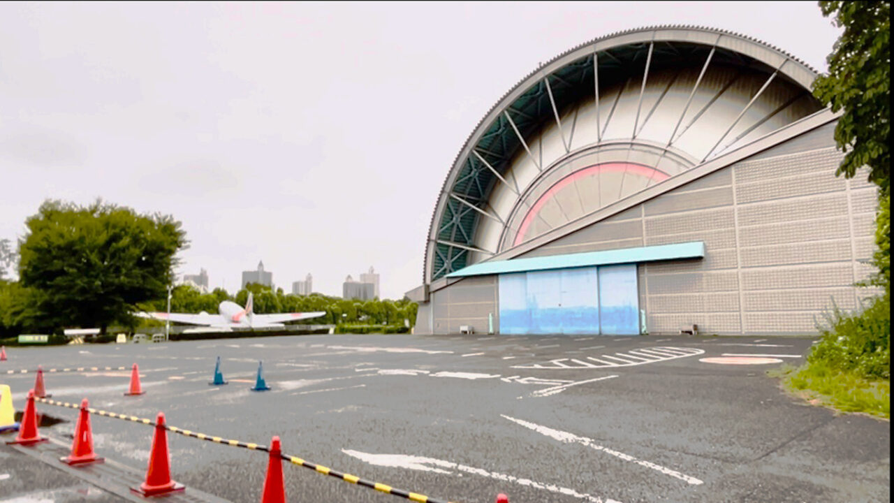 航空公園の「航空発祥記念館」の大規模リニューアル工事に伴い閉鎖中の「記念館駐車場」