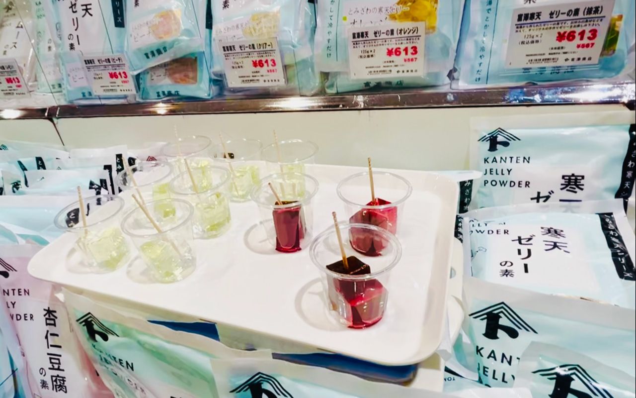 西武所沢S.C.2F イベントスペースでの「富澤商店祭」寒天ゼリーの試食