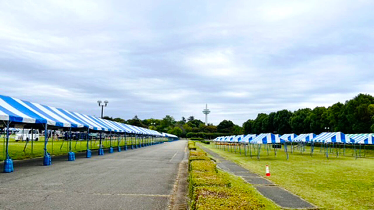 所沢航空記念公園の「所沢市民フェスティバル」の設営準備
