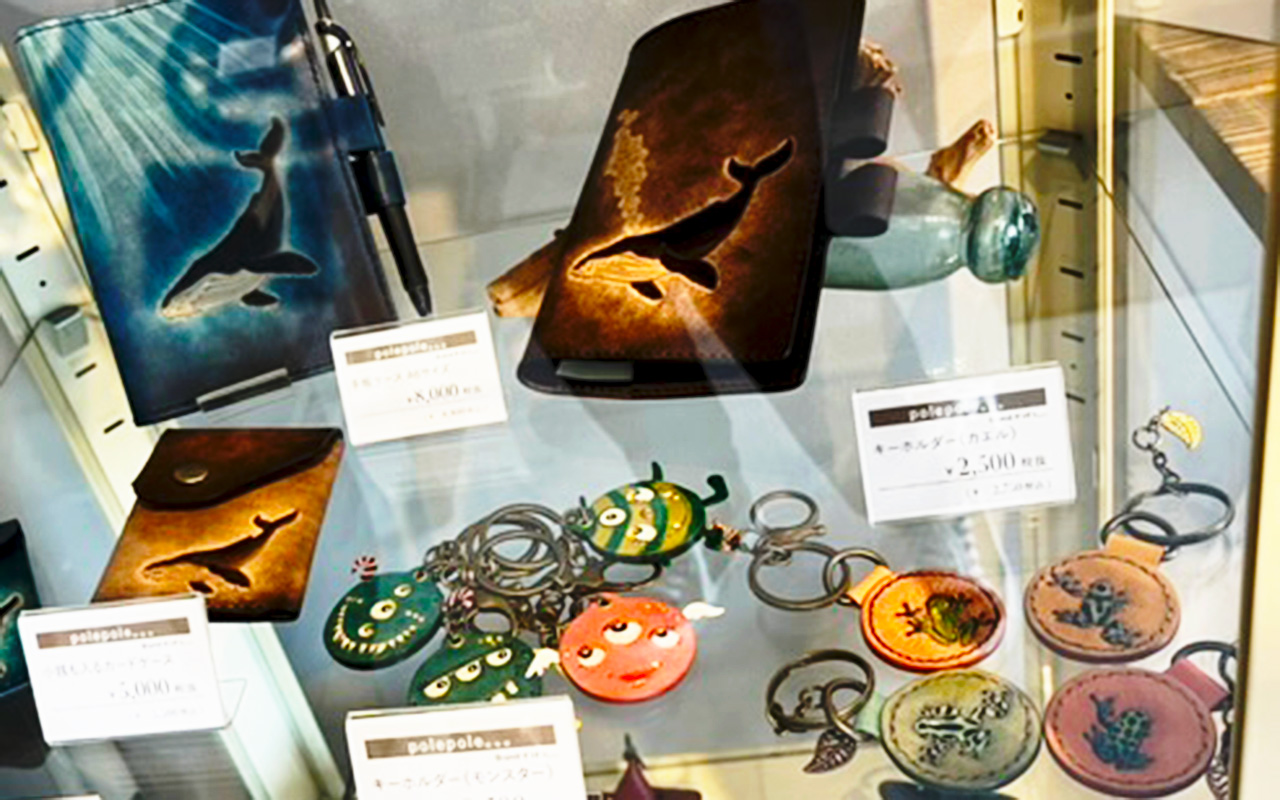 花園の革小物の店「s Napuna」の有名作家の商品