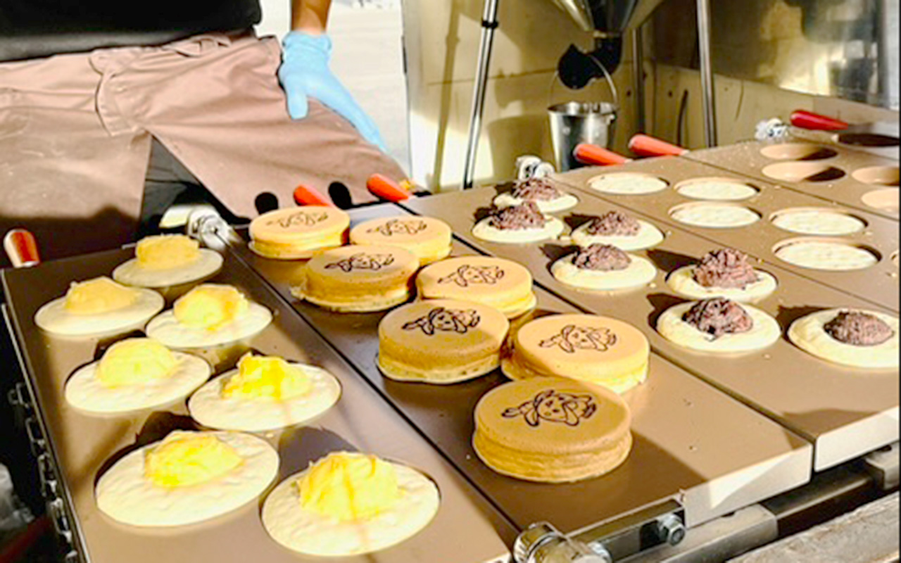 喫茶来」TOKOROZAWA TEA FES 2025のフードトラックのトコろん焼き