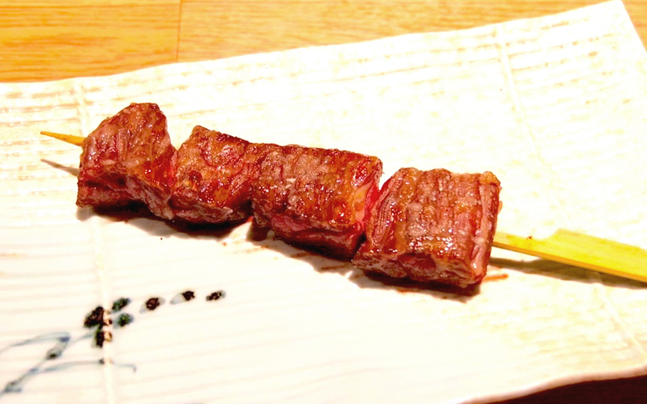 炭火で焼いていた所沢牛の「牛串」