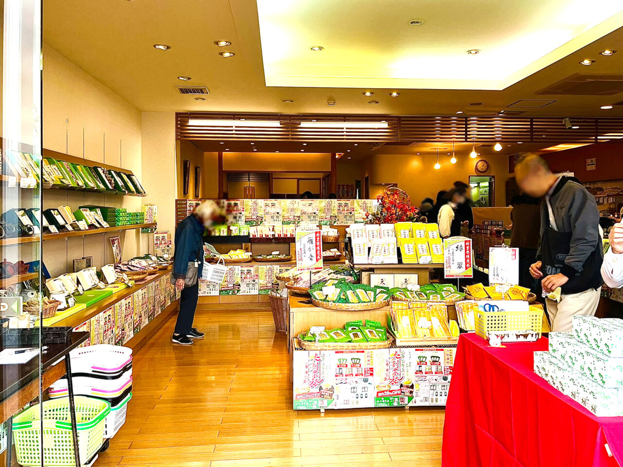 「新井園本店 小手指北口本店」店内
