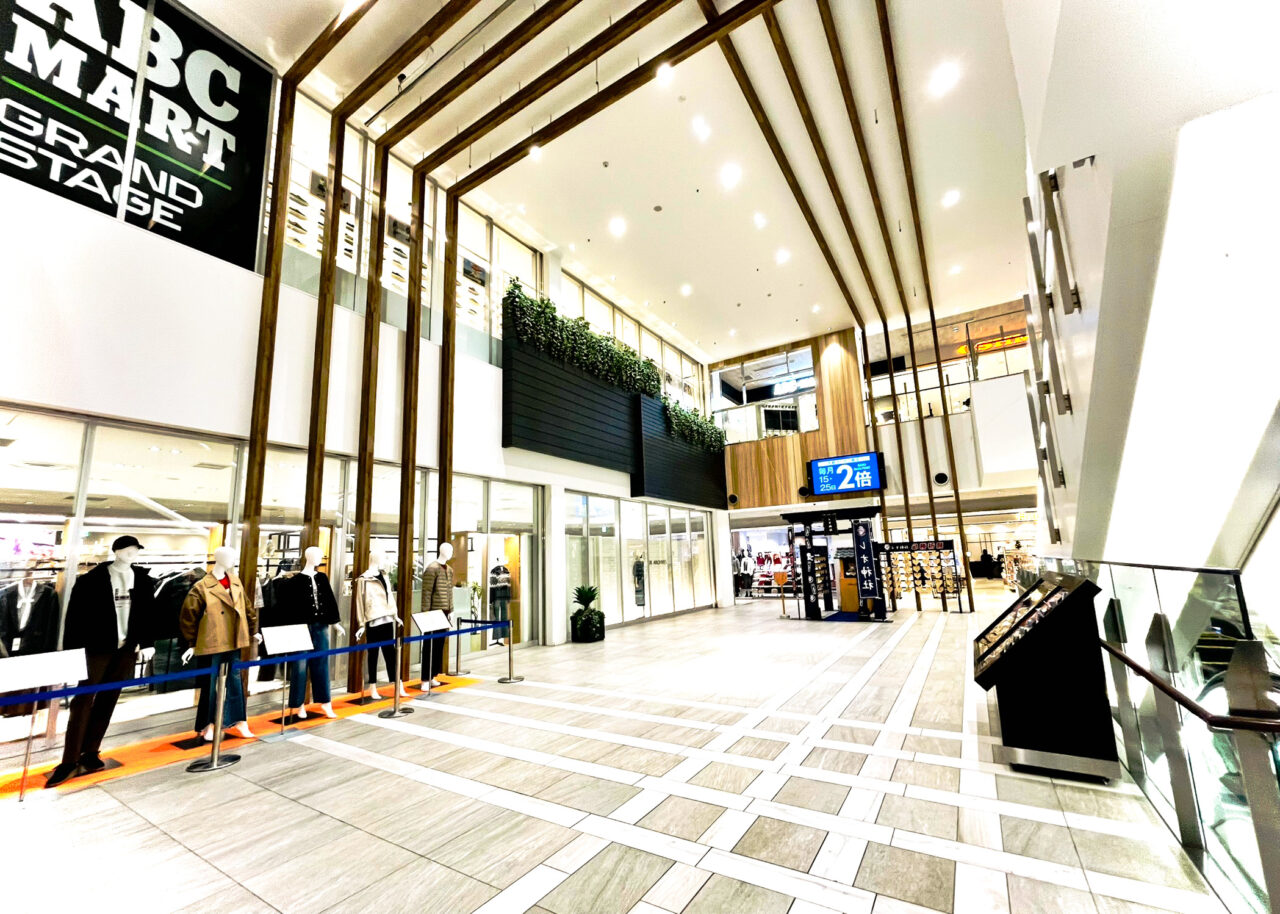 ツリー点灯式会場のグランエミオ所沢のノースプラザ