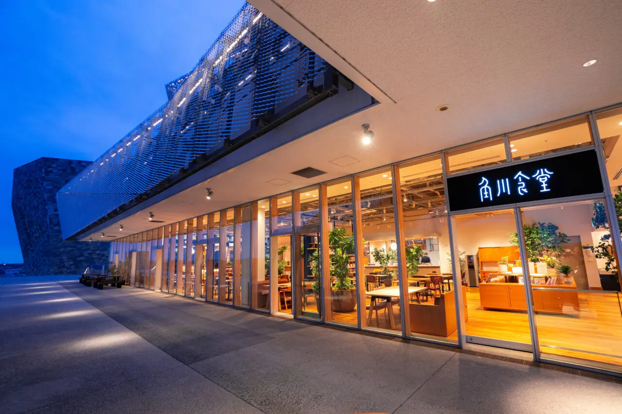 ところざわサクラタウンの夜の角川食堂