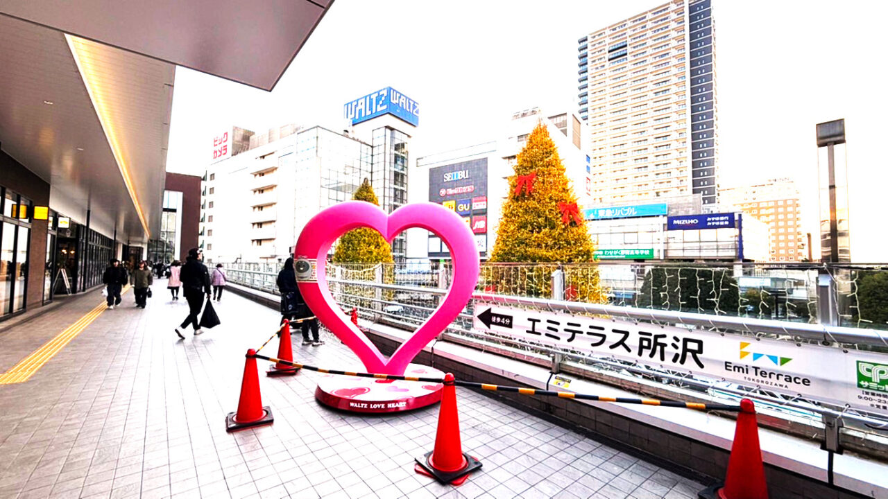 フォトスポットのハートのオブジェ「ワルツ ラブハート」