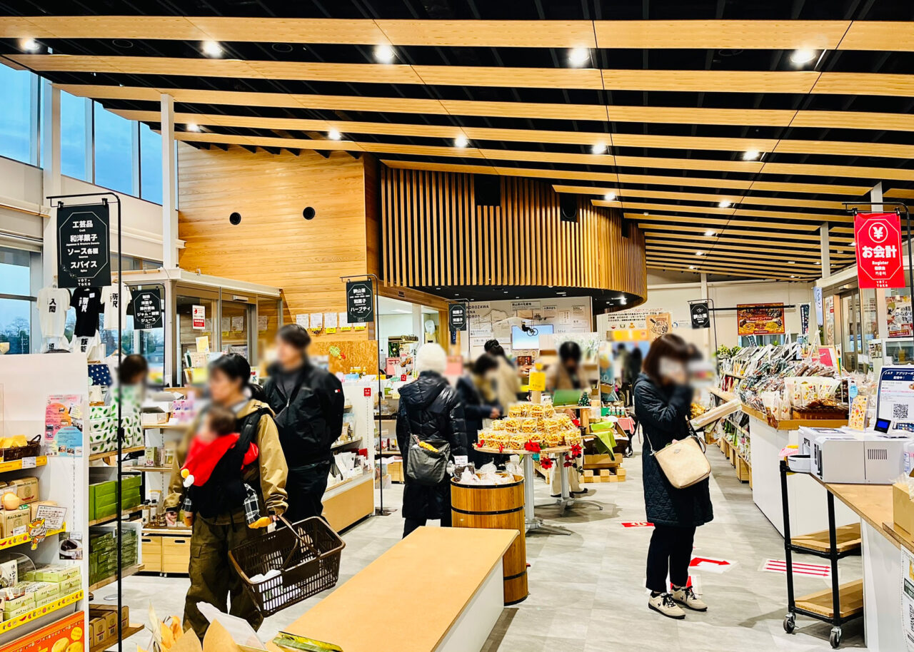 所沢市の観光情報・物産館「YOT-TOKO (よっとこ)」の店内