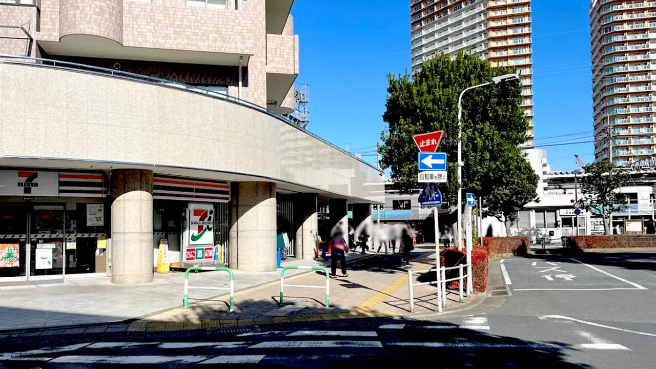 「マクドナルド小手指南口店」が入居している小手指ハイツH棟テナント部分