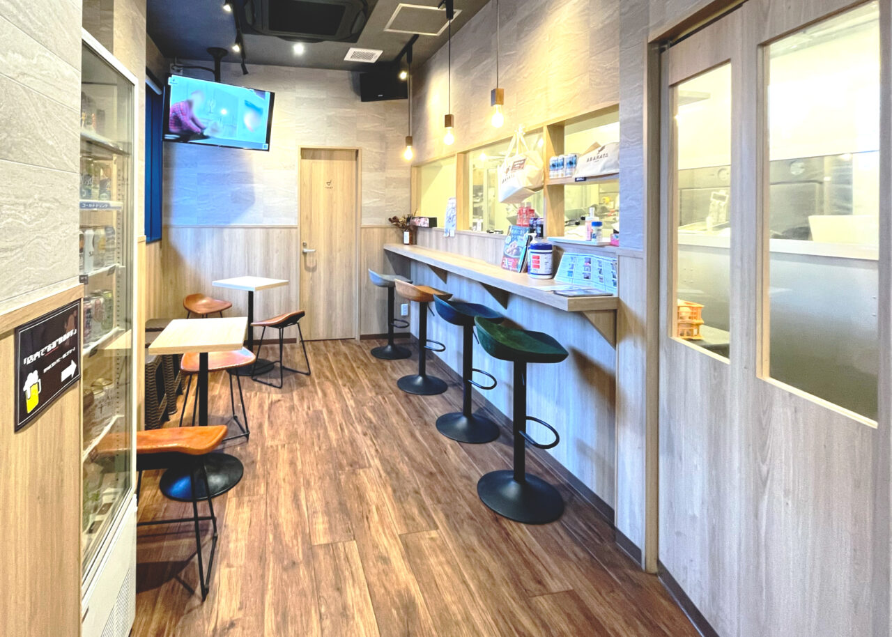 「荒幡肉店」のイートインスペース