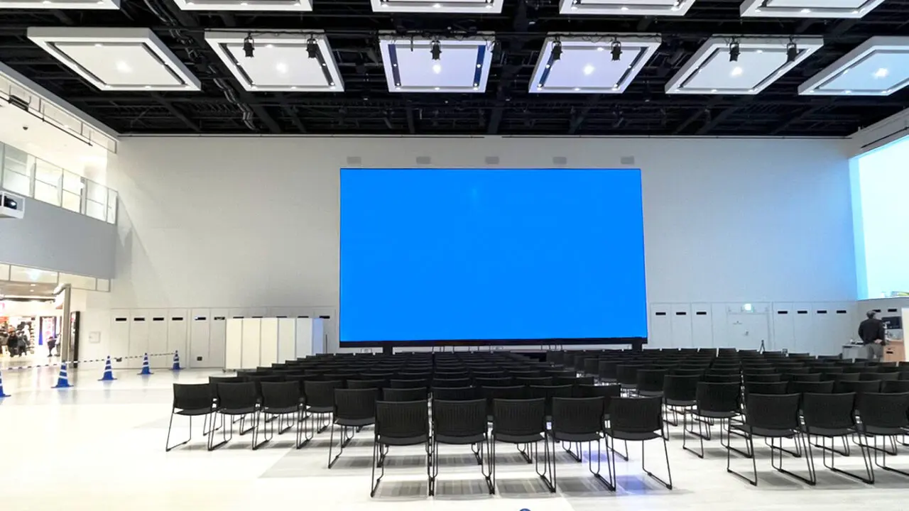 ステージと座席設営時のTOKOROZAWA e-CUBE