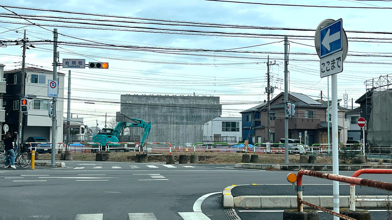 岩岡町交差点から見た「北野下富線」