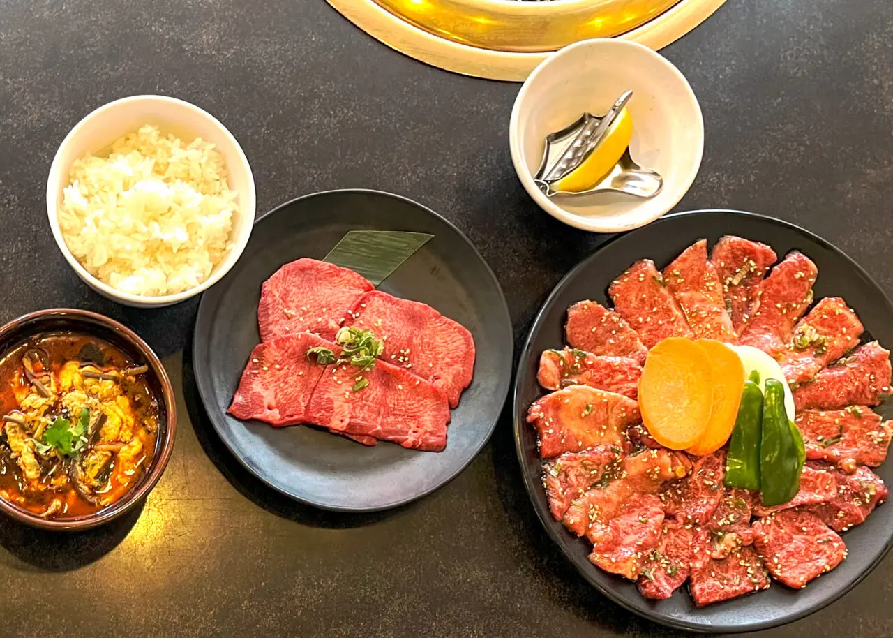 ｟期間限定｠『黒毛和牛カルビ＆ロース』と「上タン塩」、「ユッケジャンスープ」「ご飯」