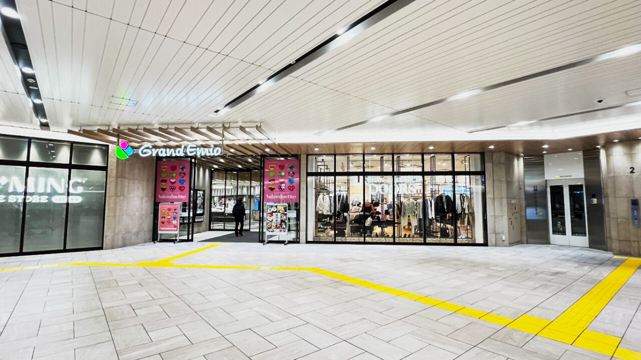 グランエミオ所沢２Fエントランス