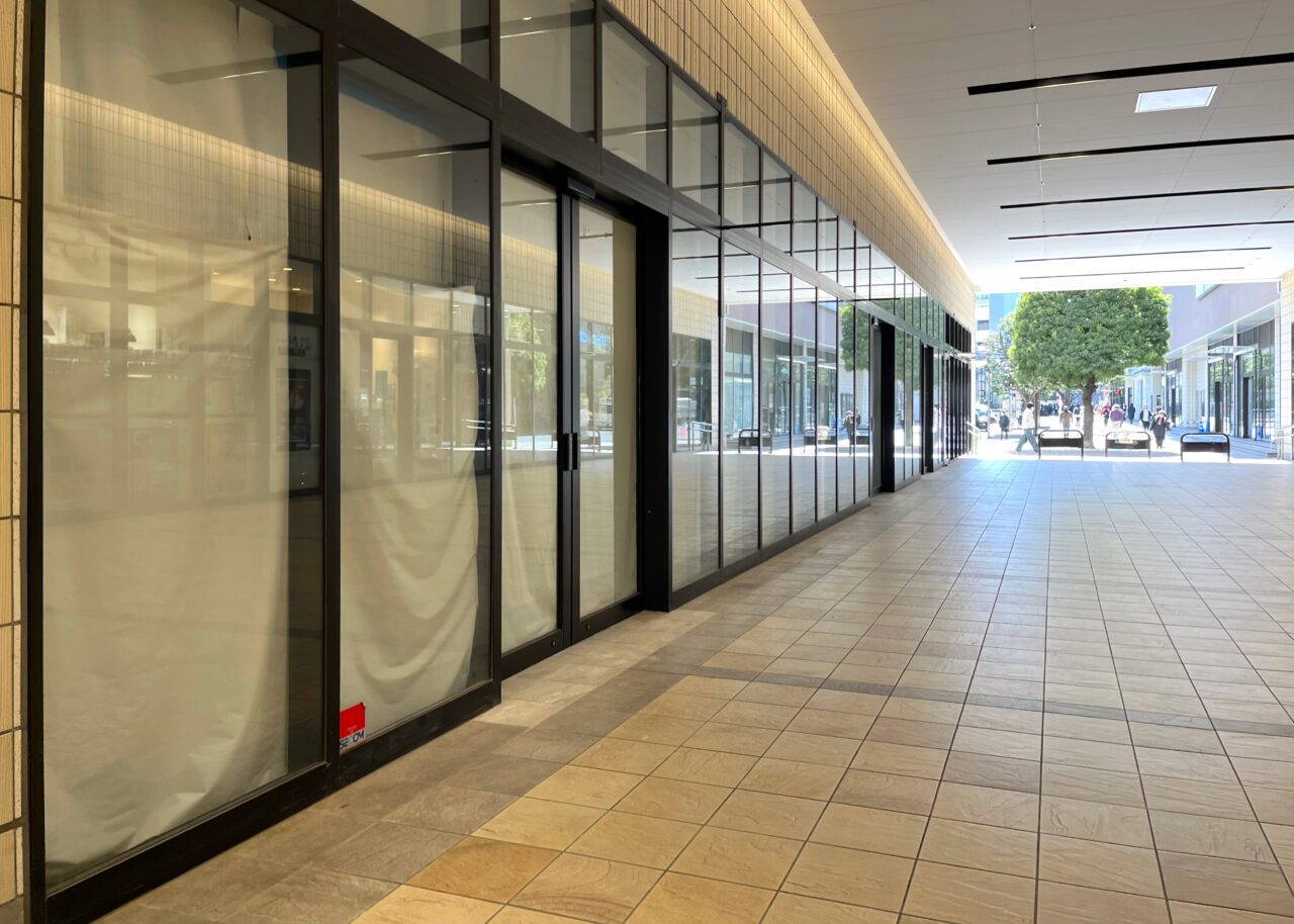 グランエミオ所沢１Fの公園通り