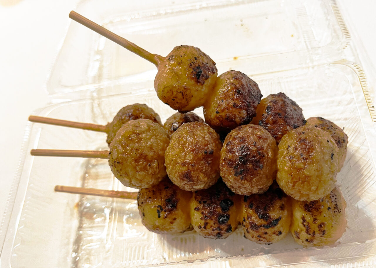 《いちかわや米店》の所沢名物の焼きだんご