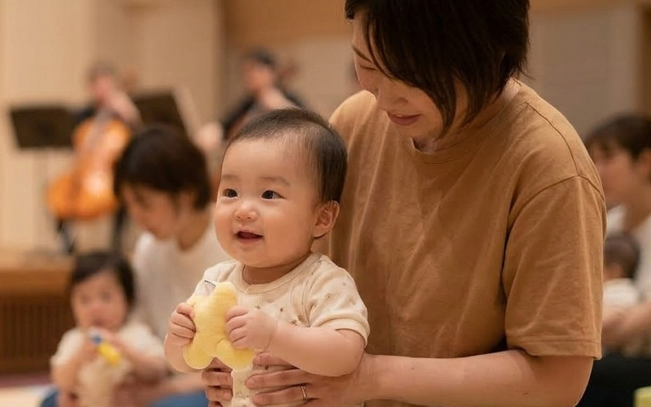 コンサートを楽しむ親子