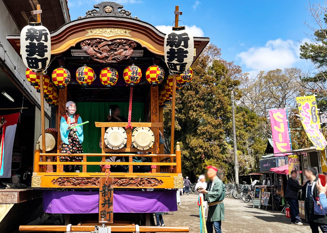 熊野神社の東西新井町さくら祭で奉納された所沢市指定の無形民俗文化財「重松流囃子（じゅうまりゅうまつりばやし）」
