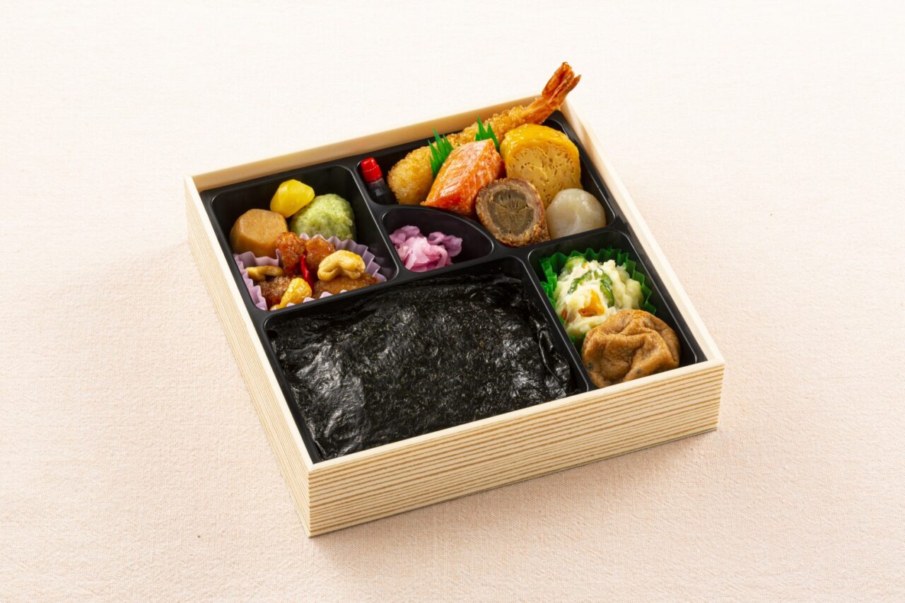 津多屋 のり2段幕の内弁当 1,350円