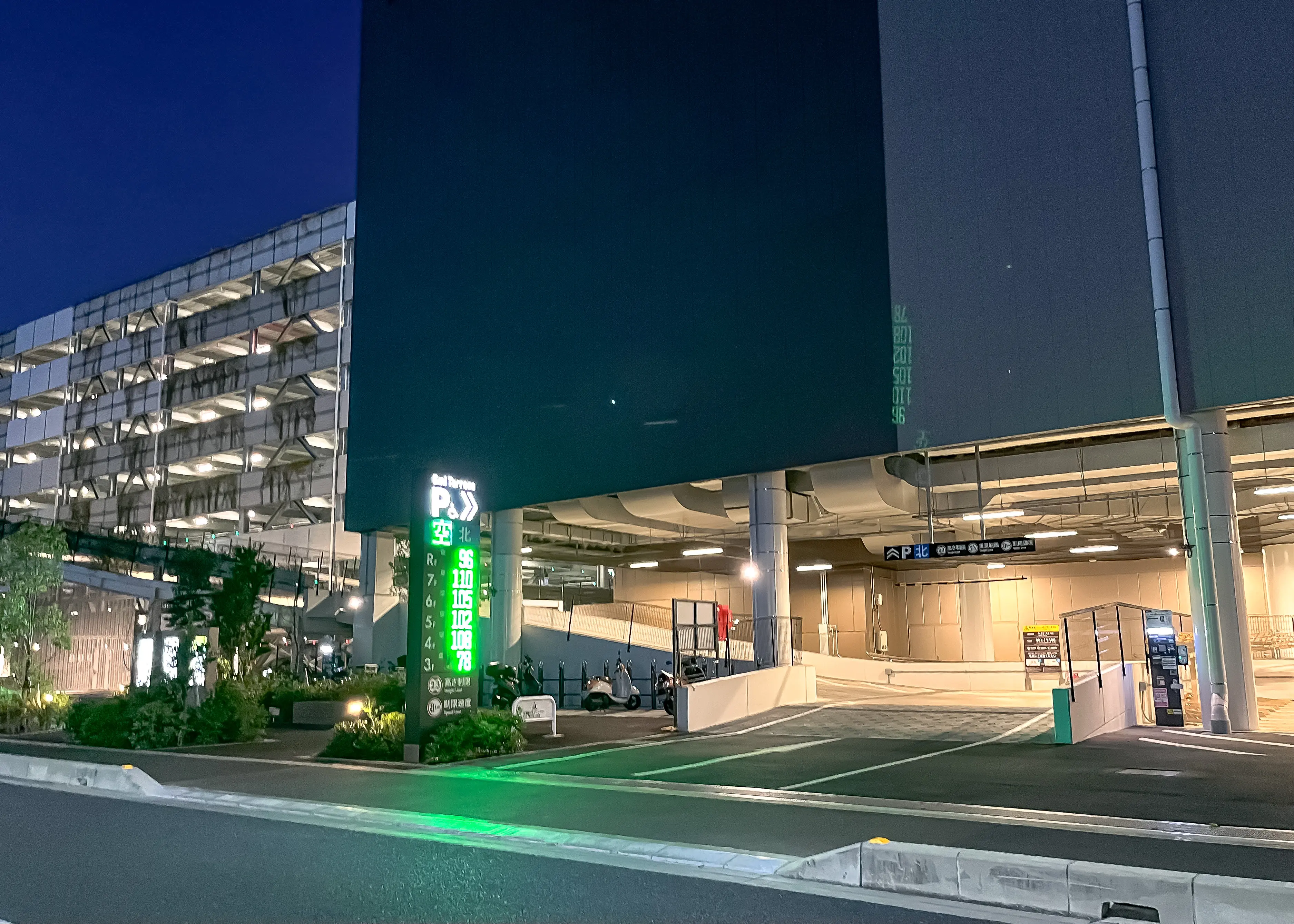 エミテラス所沢北駐車場前