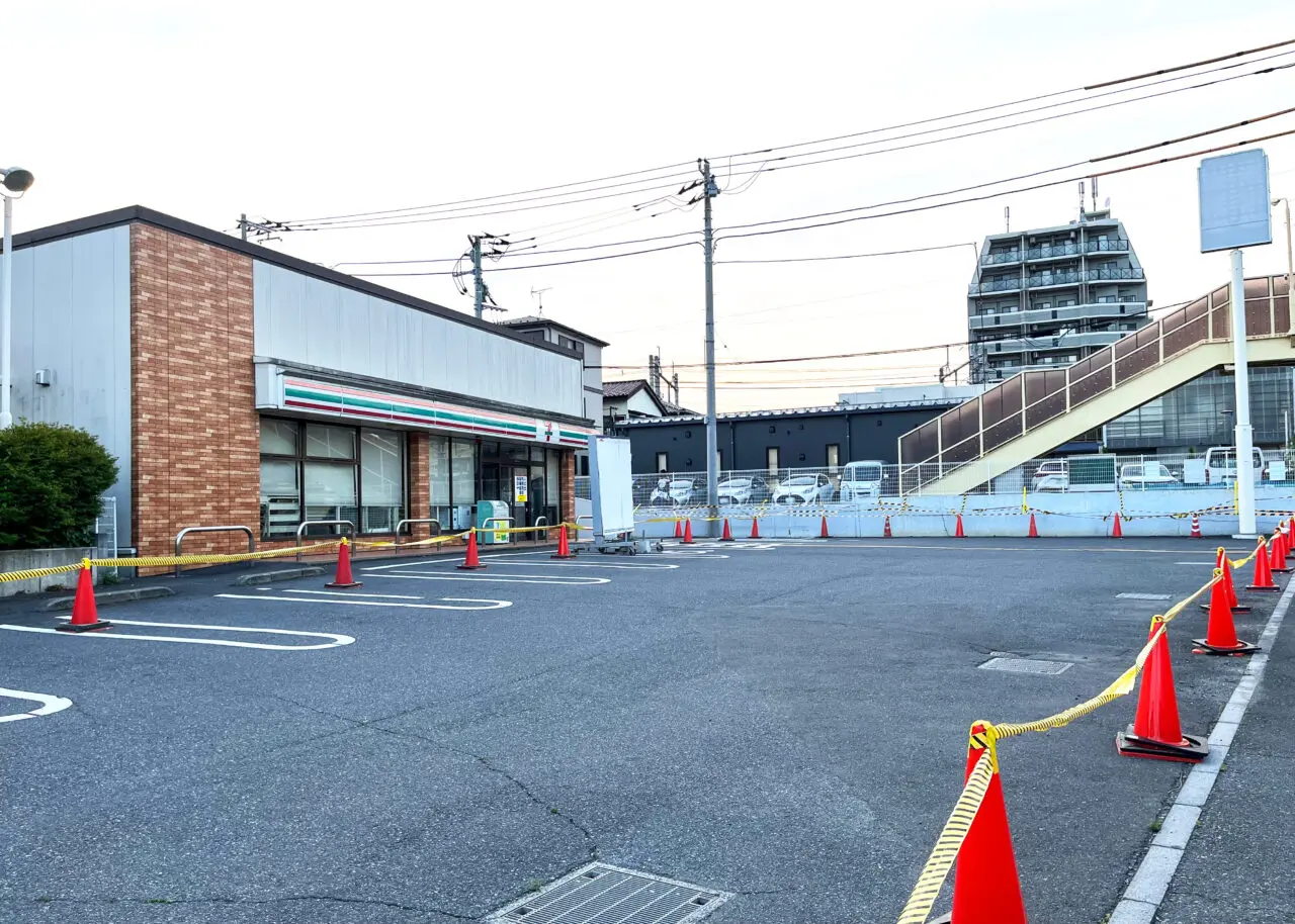 《セブンイレブン 所沢北秋津店》