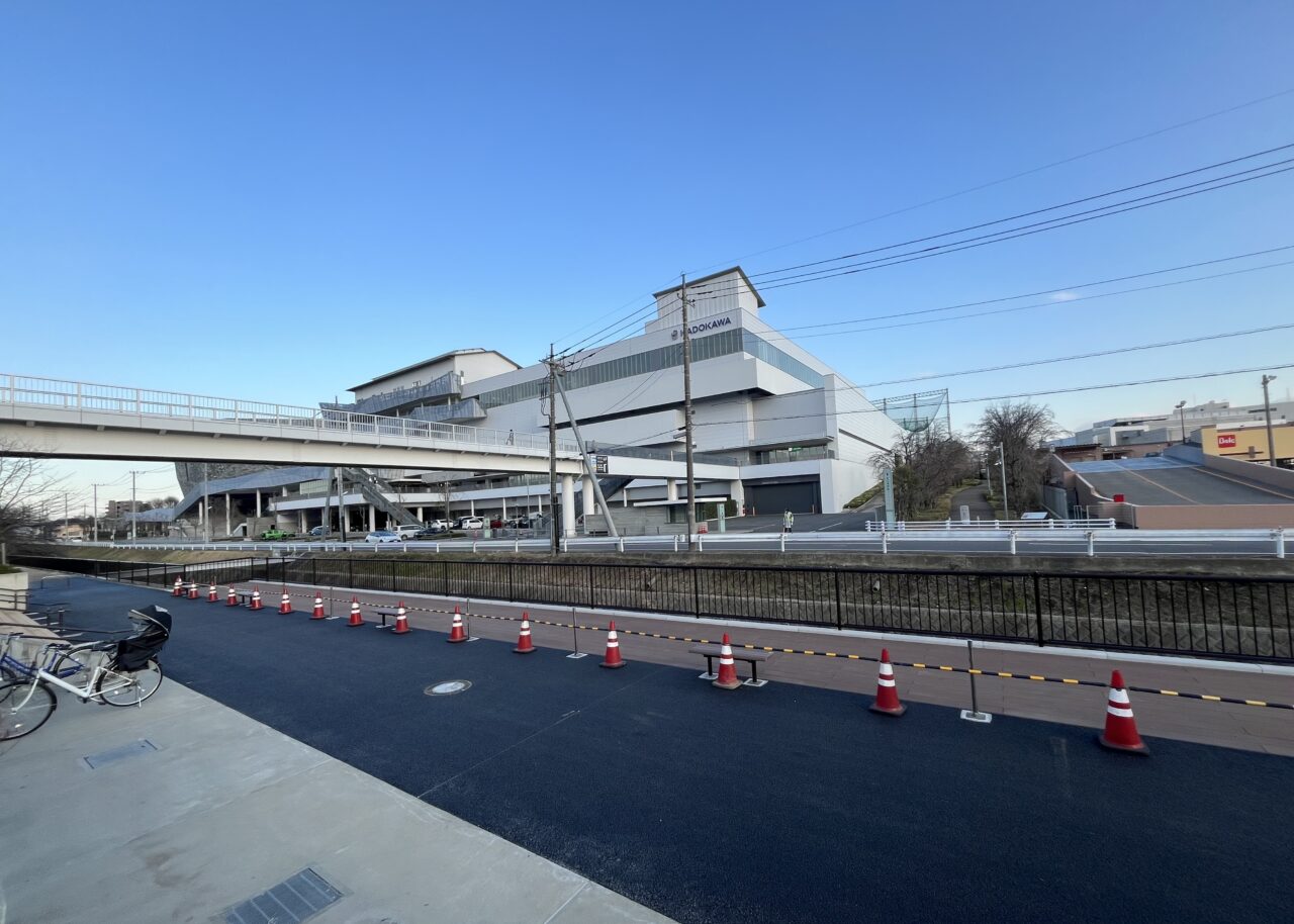 所沢市の観光情報・物産館「YOT-TOKO (よっとこ)」から見た「ところざわサクラタウン」
