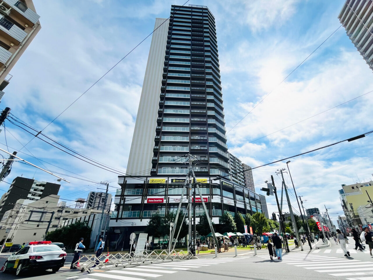 ブランズタワー所沢とファルマン広場(ところざわまつり)